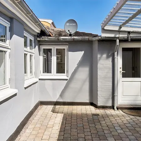 Cedomir - 400m From The Sea By Interhome